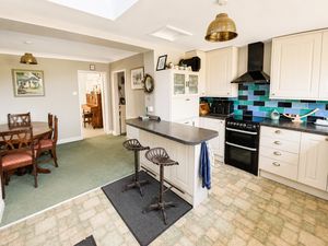 Kitchen Diner- click for photo gallery